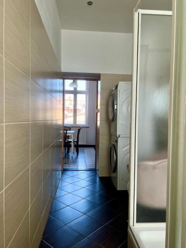 a bathroom with a washer and dryer in a room at Apartament Ratuszowy in Cieszyn