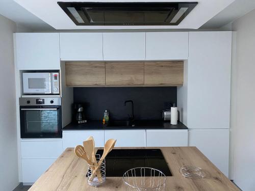 Kuchyň nebo kuchyňský kout v ubytování Maison La Lensoise - 4 chambres - Stade Bollaert