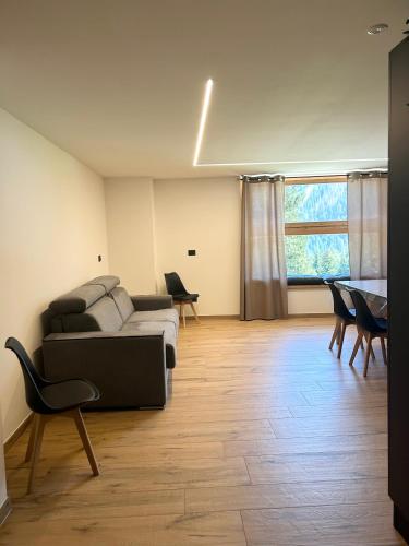 a living room with a couch and a table at Baita del Sole in Vermiglio