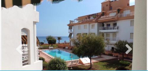 Pie de playa en Denia y con piscina