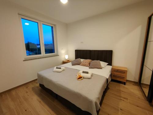 En eller flere senge i et værelse på Vila Eva Marezige Koper