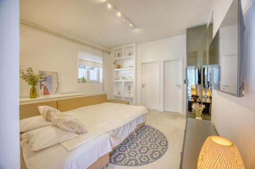 a small bedroom with a bed and a rug at Apartman Ivan in Posedarje