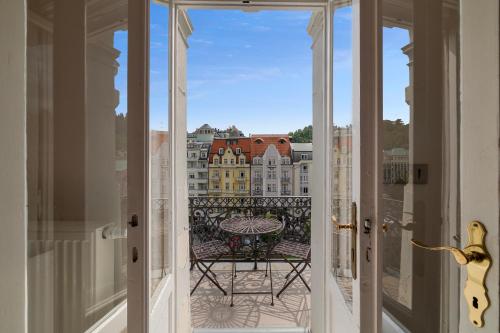 Balkón nebo terasa v ubytování Boutique Apartment Owned by Emperor Peter The Great With 2 Balconies & Jacuzzi