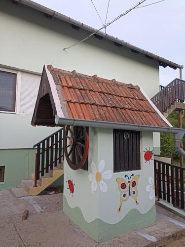 Budova, kde se prázdninový dům nachází