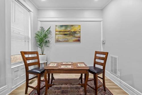 ジャージー・シティーにあるBeautiful Green Door Brownstoneのギャラリーの写真