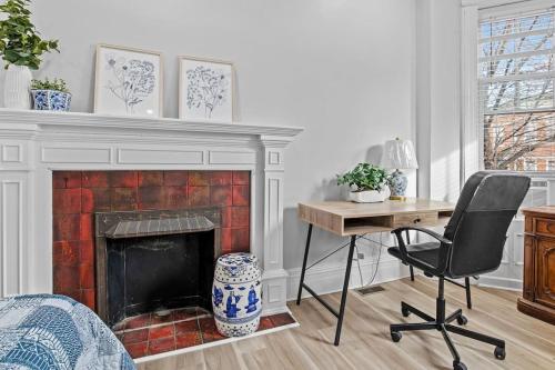 ジャージー・シティーにあるBeautiful Green Door Brownstoneのギャラリーの写真