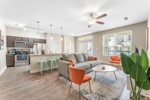 a living room with a couch and a kitchen at Prime SoCo King Bed 1BR & 2BR Suites w Gym, Pickleball, Laundry in Austin