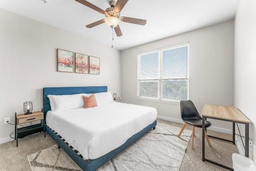 a bedroom with a bed and a ceiling fan at Prime SoCo King Bed 1BR & 2BR Suites w Gym, Pickleball, Laundry in Austin