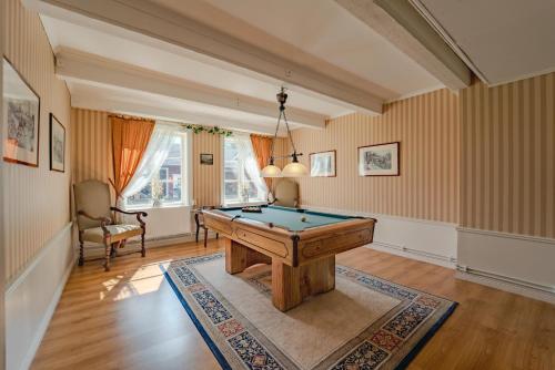 a room with a pool table in it at Svaneholm Hotel in Svanskog