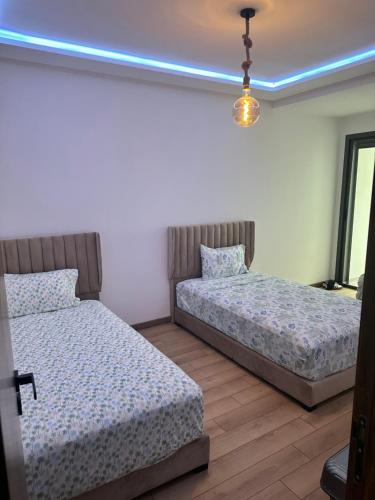 two beds sitting next to each other in a bedroom at Dar Bouazza getaway in Tamaris