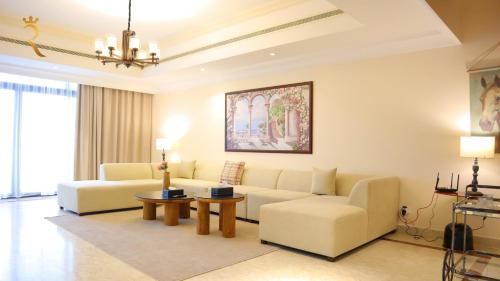 3BR Coastal Escape - Raha Corniche Elegant Stay