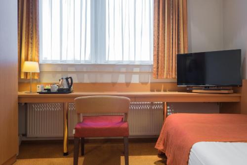 TV a/nebo společenská místnost v ubytování Hotel Van Walsum