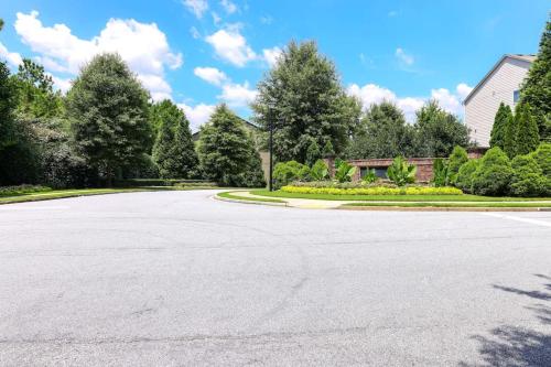 an empty street with a house and trees at Luxury Atlanta Home with King Bed and Yard in Lilburn