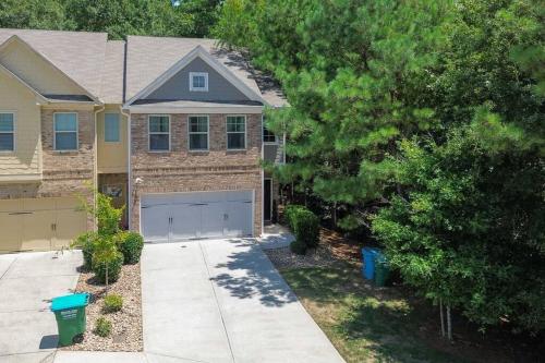 an overhead view of a house with a garage at Luxury Atlanta Home with King Bed and Yard in Lilburn