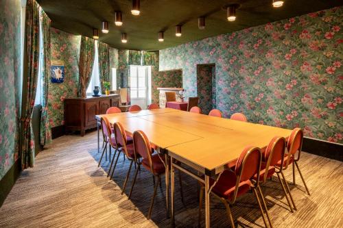 a conference room with a wooden table and chairs at Best Western de Diane in Nevers
