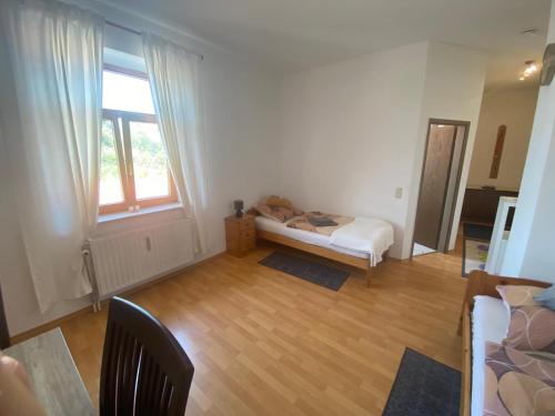 Postel nebo postele na pokoji v ubytování Wunderschönes Appartement Nahe der Berge