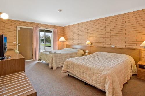 Ένα ή περισσότερα κρεβάτια σε δωμάτιο στο Bega Village Motor Inn