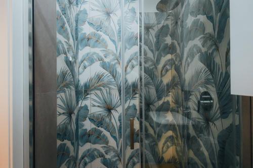 Otis Rooms