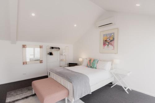 Ένα ή περισσότερα κρεβάτια σε δωμάτιο στο Spacious Modern Terrace in the Heart of Hobart CBD