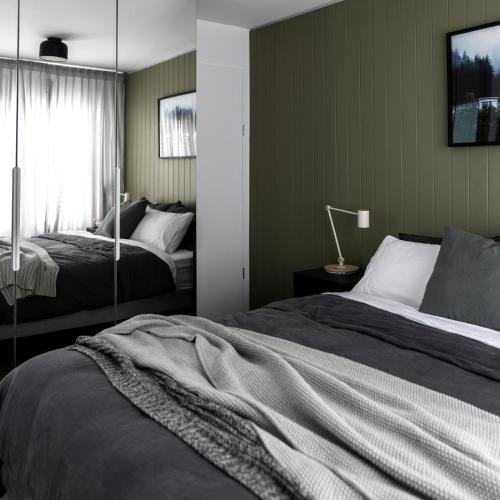 Ένα ή περισσότερα κρεβάτια σε δωμάτιο στο Sayer Gardens Apartment with access to rental car