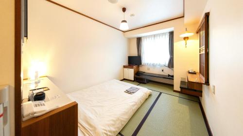 Postel nebo postele na pokoji v ubytování Hotel BELLMARE ホテルベルマーレ