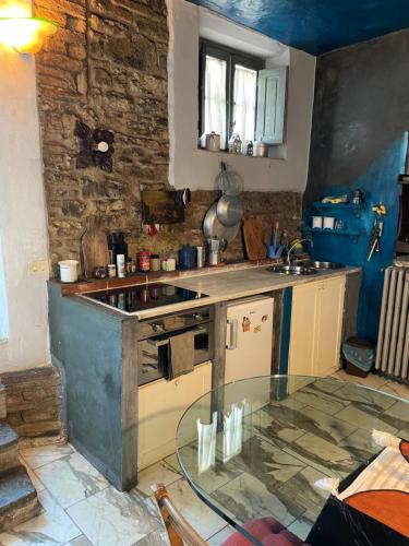 Dapur atau dapur kecil di Borgo Medievale di Poggio Alla Pieve Relais, Food & Art