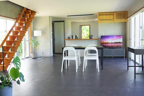 Beach House Kabira