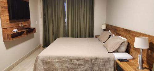 Ένα ή περισσότερα κρεβάτια σε δωμάτιο στο HOTEL BARU