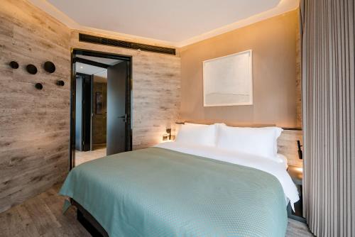 Postel nebo postele na pokoji v ubytování Trip Group Country Retreats Henan Anyang Linzhou Shibanyan