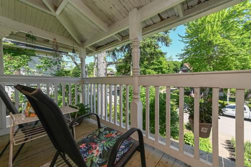 Balkoni atau teres di Niagara Inn Bed and Breakfast