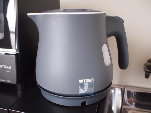 a coffee pot sitting on top of a stove at ゲストハウスサンパティオ in Shingu