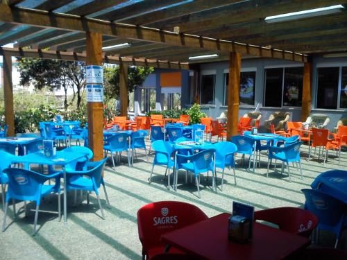 Restauracja lub miejsce do jedzenia w obiekcie Parque de Campismo da Praia de Pedrogao