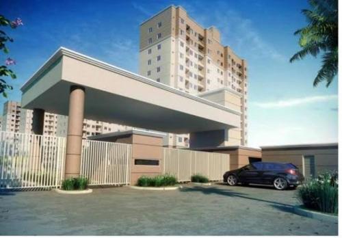 a car parked in a parking lot in front of a building at Apt da Leily 1km da praia in São-José-do-Ribamar