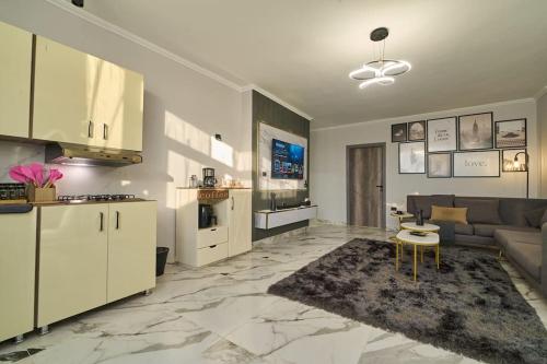 استديو فندقي-بجلسة خارجية-بالقاهرة بمدينة اكتوبر