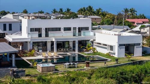 an aerial view of a house with a swimming pool at La Villa Phoenix in Saint-Pierre