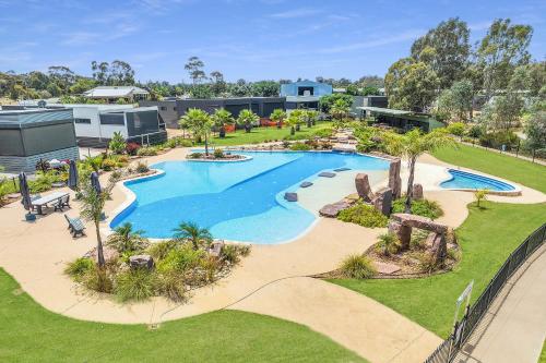 an overhead view of a pool at a resort at 56@Highview-Echuca Holiday Homes in Moama