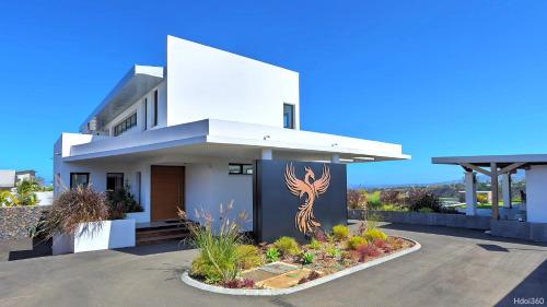 a white house with a painting of a phoenix at La Villa Phoenix in Saint-Pierre