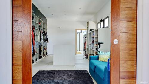a hallway with a blue couch in a room at La Villa Phoenix in Saint-Pierre
