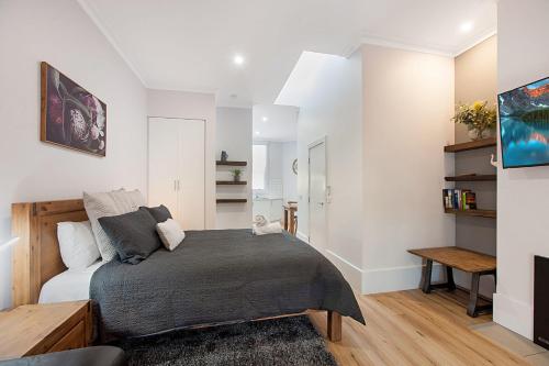 a bedroom with a bed and a living room at Little Hopwood Apartments No2 in Echuca
