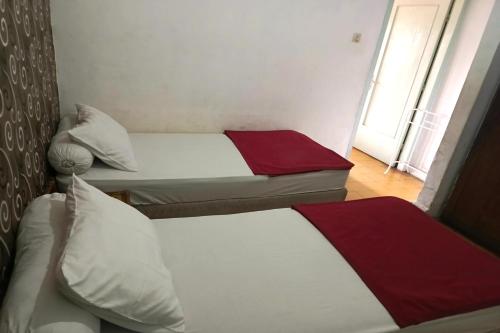 Кровать или кровати в номере Surga Family House