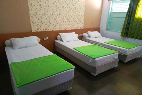 Кровать или кровати в номере Surga Family House