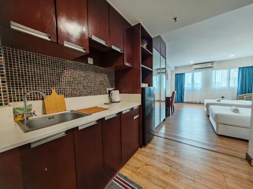 Dapur atau dapur kecil di Meetsuite at Ming Garden Residence