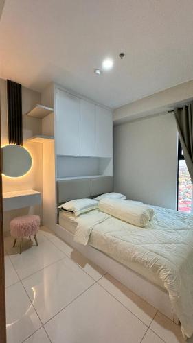 a bedroom with a large bed and a window at Corner High floor 2BR apartment Batam in Nagoya