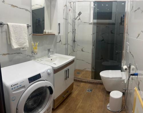 a bathroom with a washing machine and a sink at B&b Kroni 1 in Shkodër