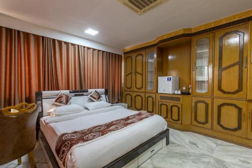 Postel nebo postele na pokoji v ubytování Gorakha Hotel