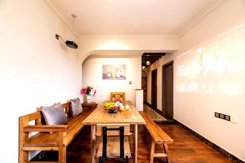a living room with a table and a couch at Guangzhou He She Art Apartment in Guangzhou