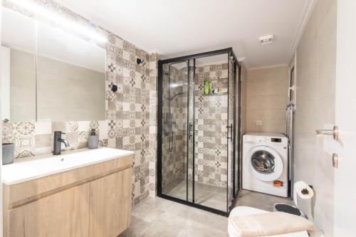 Urban Comfort 2 bdrm next to Metro