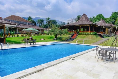 an image of a swimming pool at a resort at Villa Bango in Cilember Udik 1