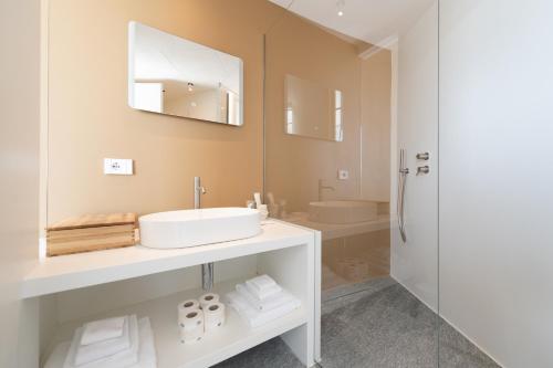 a bathroom with a sink and a mirror at Palas Cerequio in La Morra