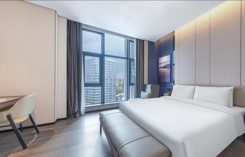 Postel nebo postele na pokoji v ubytování Atour Hotel Dongguan Xiping Xindi Center